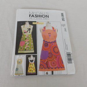 McCall's Sewing Pattern M6132 Aprons Cotton Ginnys One Size Uncut Tear to Pkg
